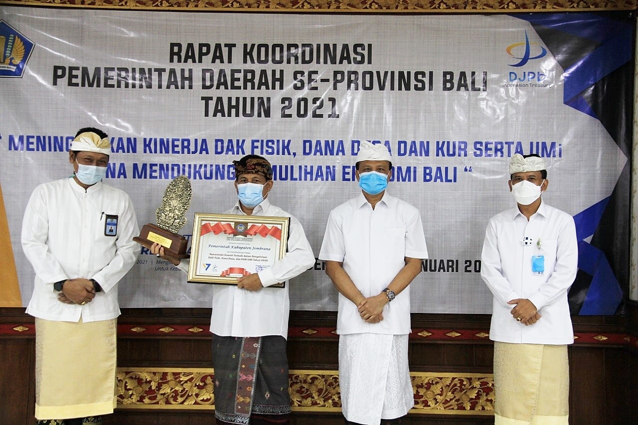 Sekda Bali Apresiasi Pemberian Penghargaan dalam Penyaluran Stimulus Ekonomi